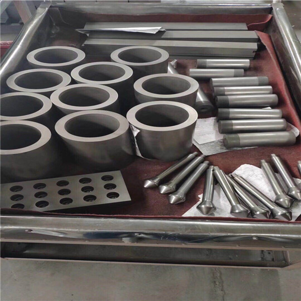 電火花加工中石墨材料的優點