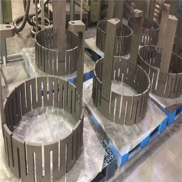 石墨熱場以及部件在單晶硅的制造中起著關鍵的載體作用