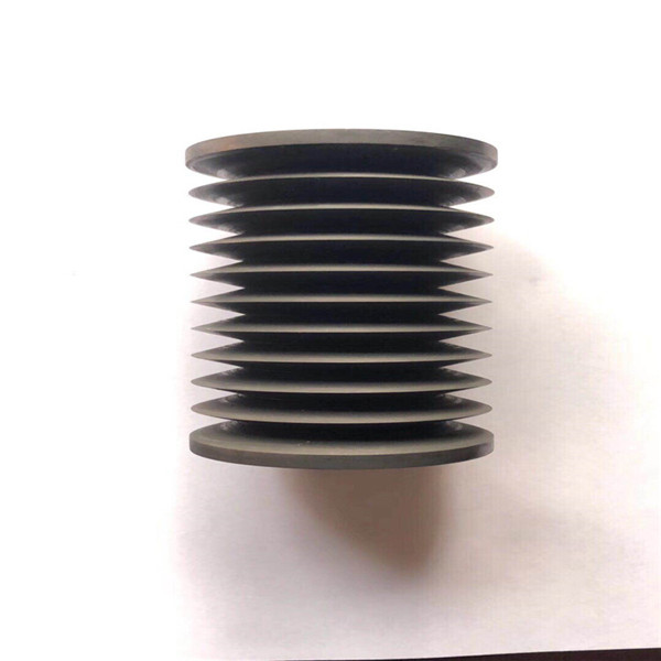 火花機放電時，石墨電極和銅電極的區別